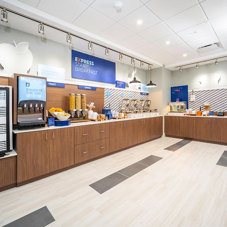 Holiday Inn Express & Suites - Fort Myers Airport By Ihg Εξωτερικό φωτογραφία