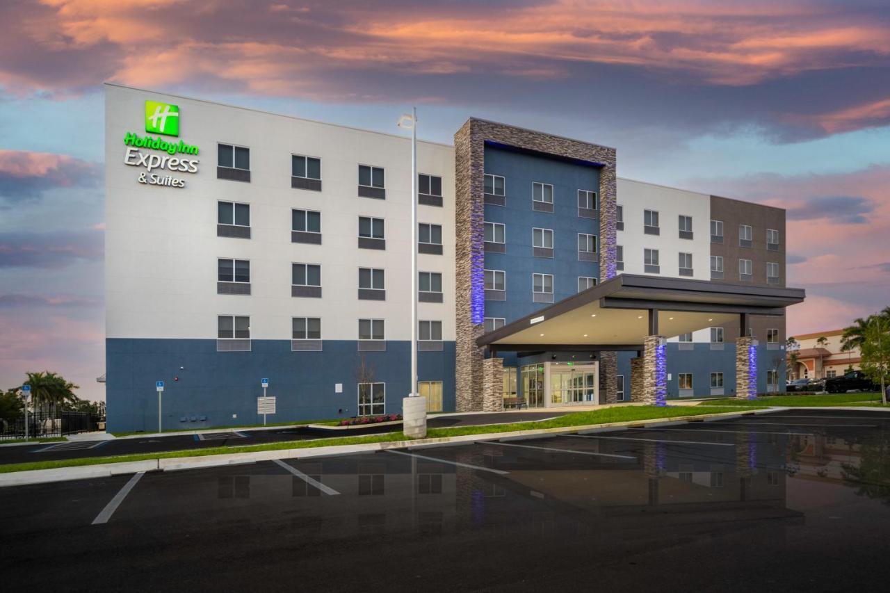Holiday Inn Express & Suites - Fort Myers Airport By Ihg Εξωτερικό φωτογραφία