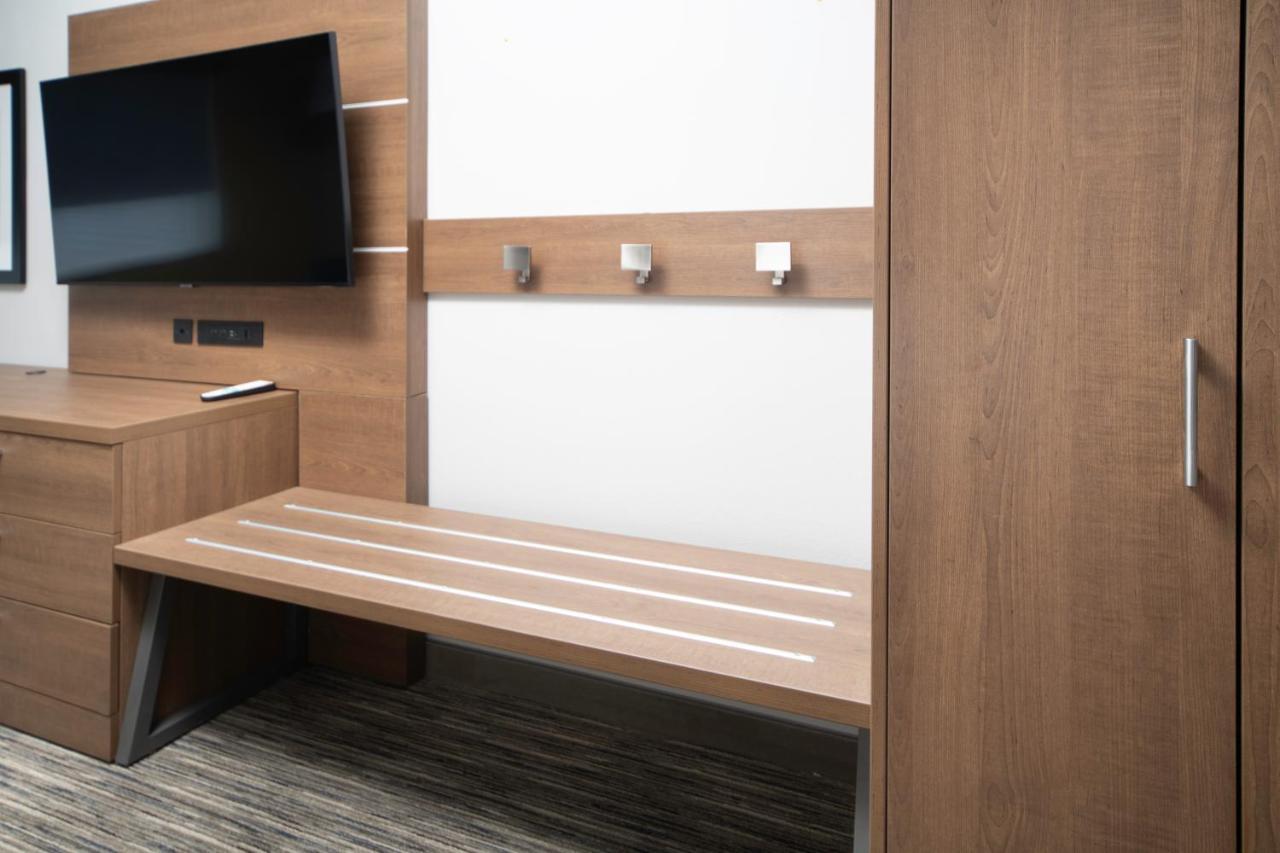 Holiday Inn Express & Suites - Fort Myers Airport By Ihg Εξωτερικό φωτογραφία