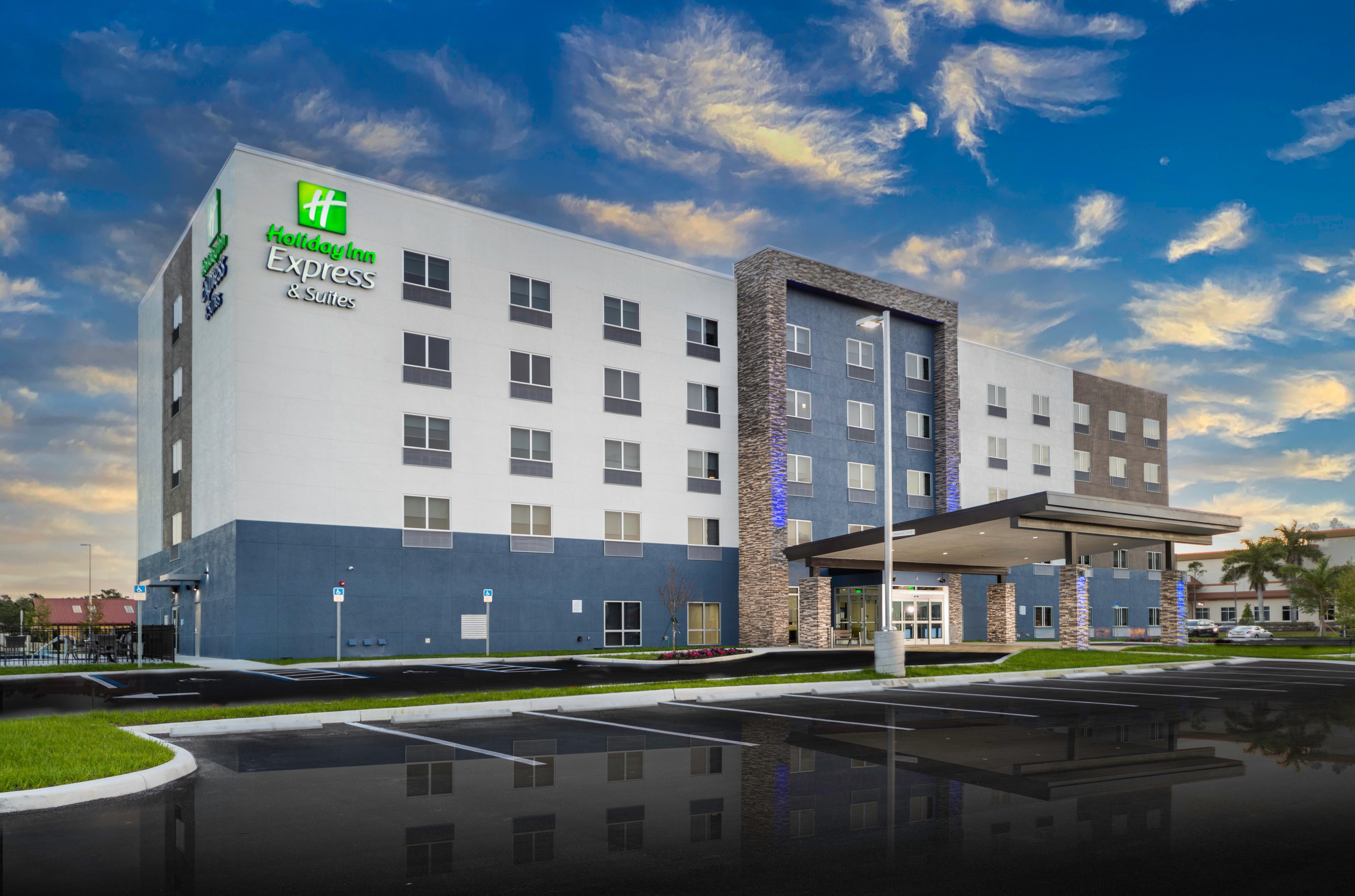 Holiday Inn Express & Suites - Fort Myers Airport By Ihg Εξωτερικό φωτογραφία