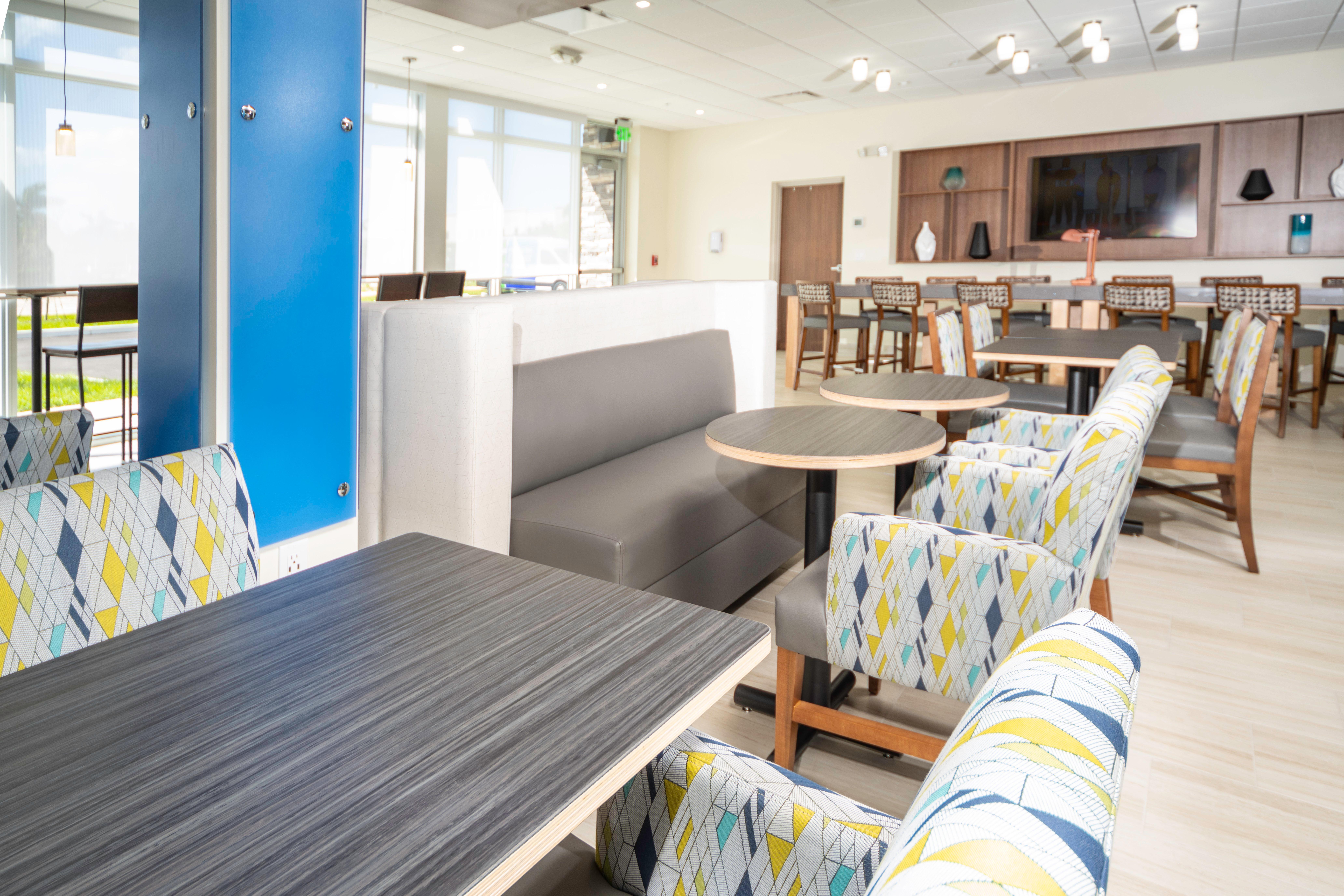 Holiday Inn Express & Suites - Fort Myers Airport By Ihg Εξωτερικό φωτογραφία