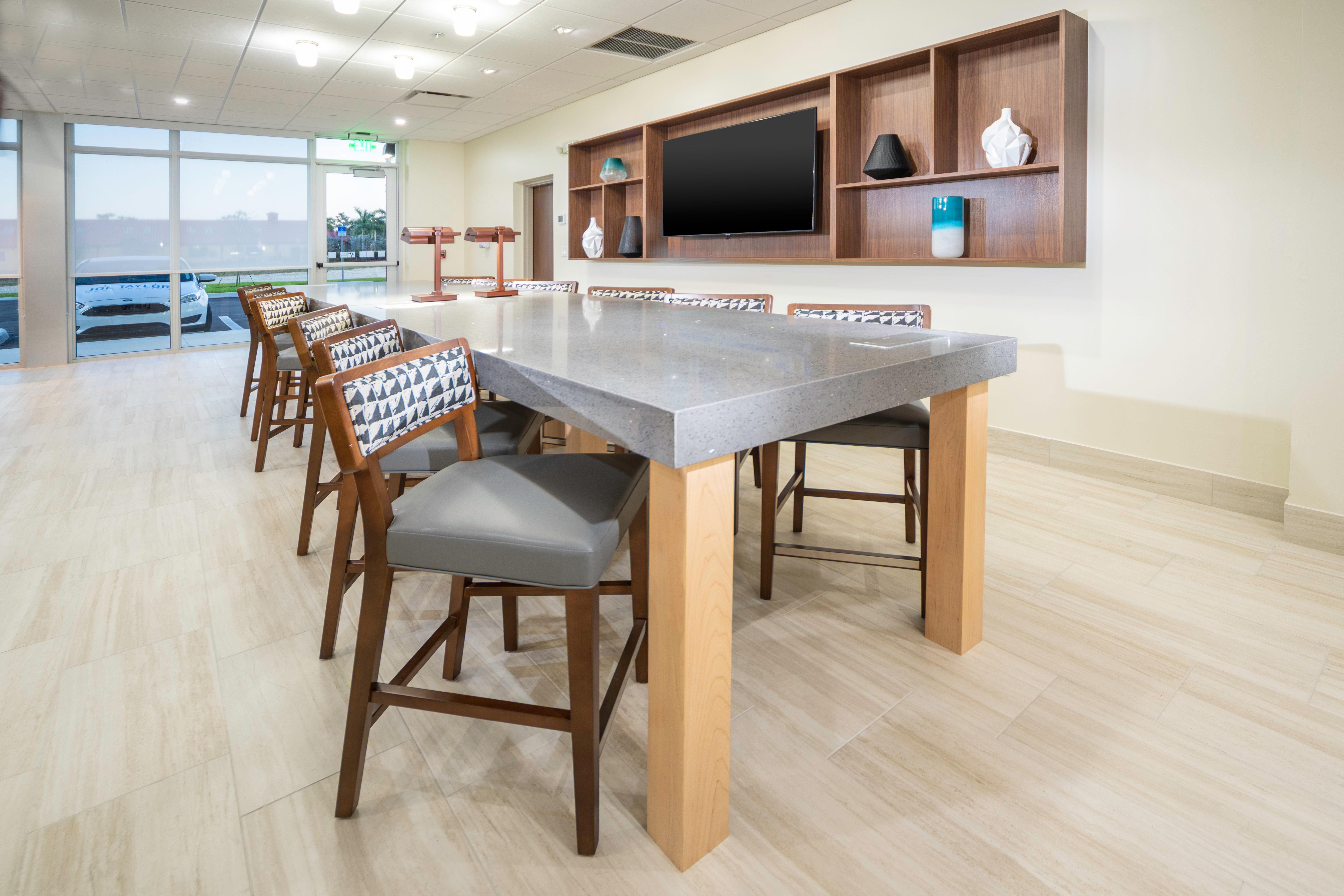 Holiday Inn Express & Suites - Fort Myers Airport By Ihg Εξωτερικό φωτογραφία